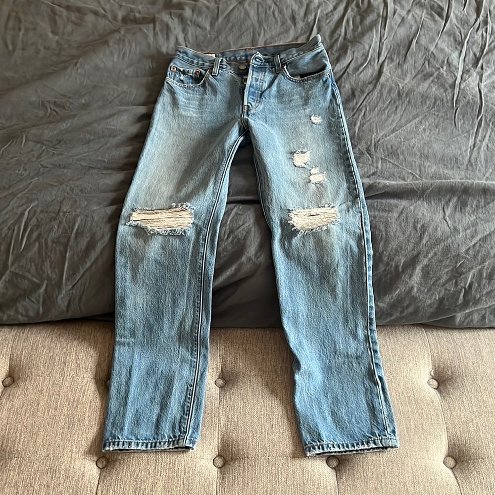 Levi’s 501 premium quality Distressed high rise medium wash Jeans W25 L30